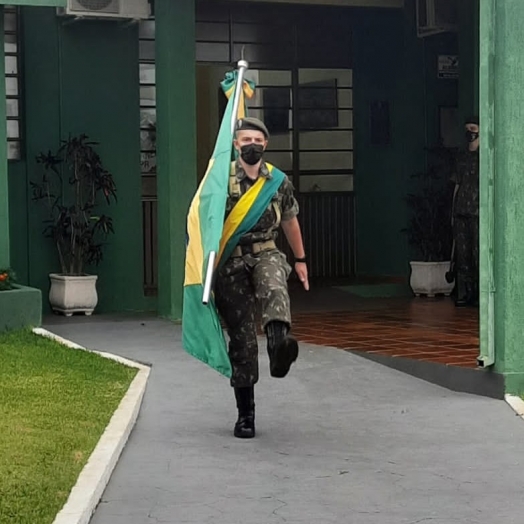 Tiro de Guerra realiza Formatura Comemorativa ao Dia da Bandeira