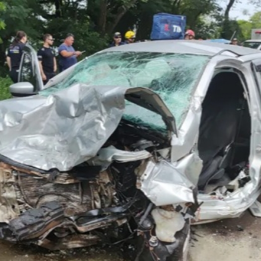 Três pessoas morrem e outras duas ficam gravemente feridas após batida entre dois carros, em Corbélia