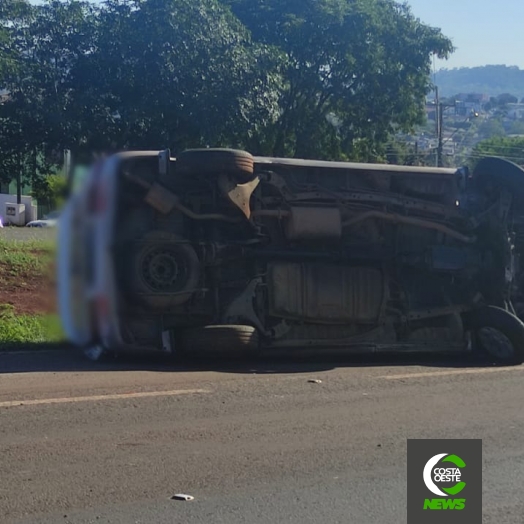 Van tomba após colisão na BR-277 em São Miguel do Iguaçu