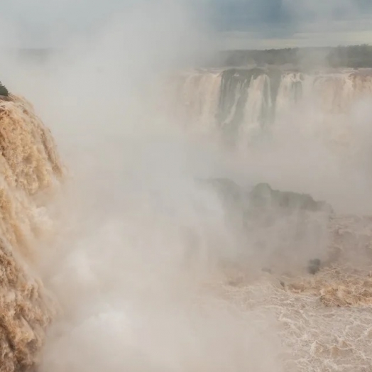 Vazão das Cataratas do Iguaçu sobe 5 vezes e atinge 7 milhões de litros por segundo