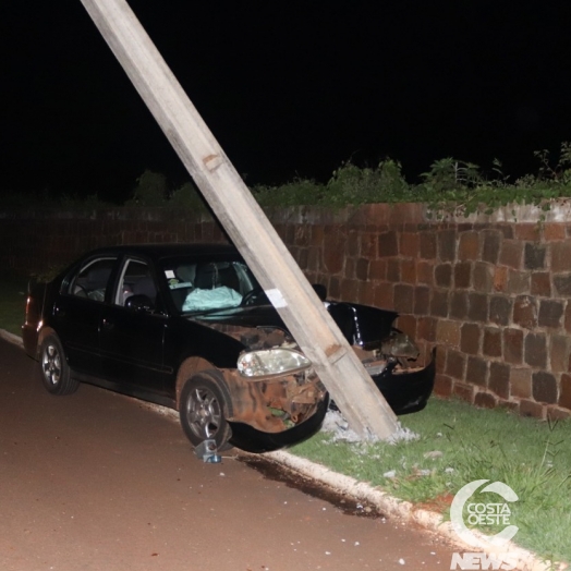 Veículo colide contra poste próximo a UTFPR em Santa Helena