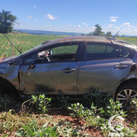 Veículo tem rodas arrancadas após acidente em Diamante D