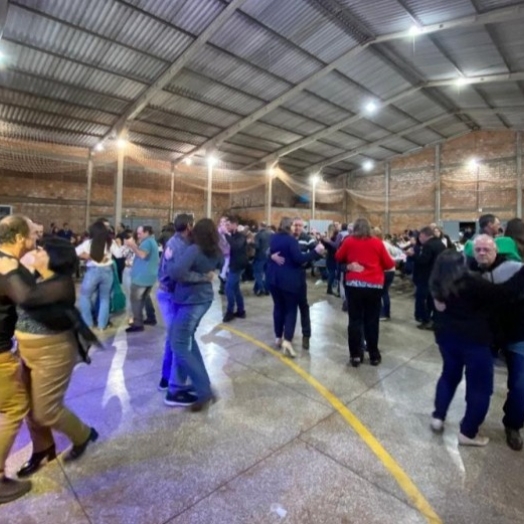 Venha se divertir no baile de Casais da Vila Rural Verdes Campos