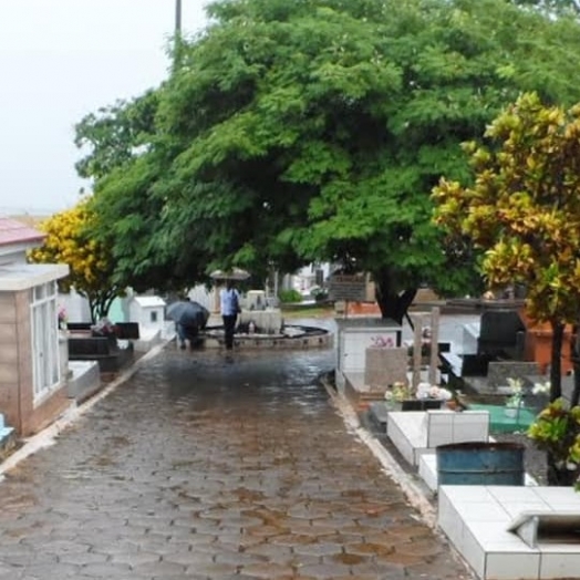 Vereador censura sinalização feita em jazigos no cemitério central de São Miguel do Iguaçu