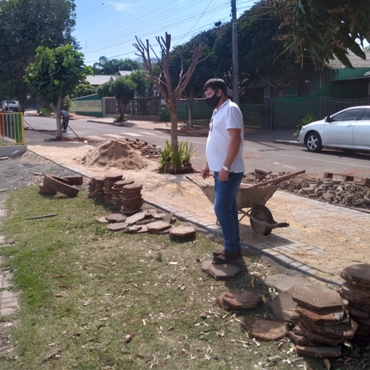 Vice-prefeito de Missal acompanha obras no Bairro Jardim Gramado