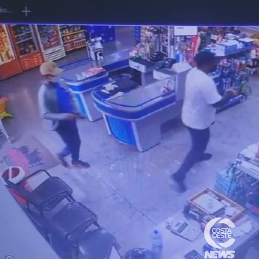 Vídeo mostra ação de assaltantes em mercado em distrito de Santa Helena