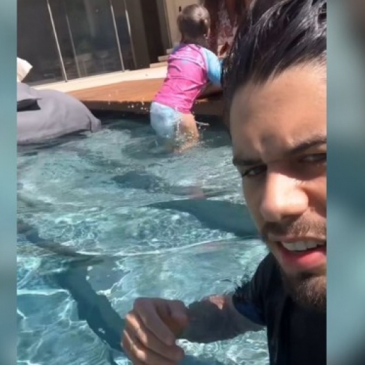 Zé Felipe salva filha mais nova de afogamento na piscina