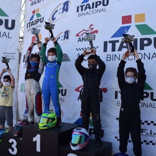 Zorzetto mantém invencibilidade com 4ª vitória no Citadino de Kart de Foz